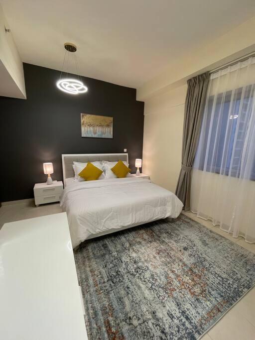 Apartment Cozy 3br With Maid's *