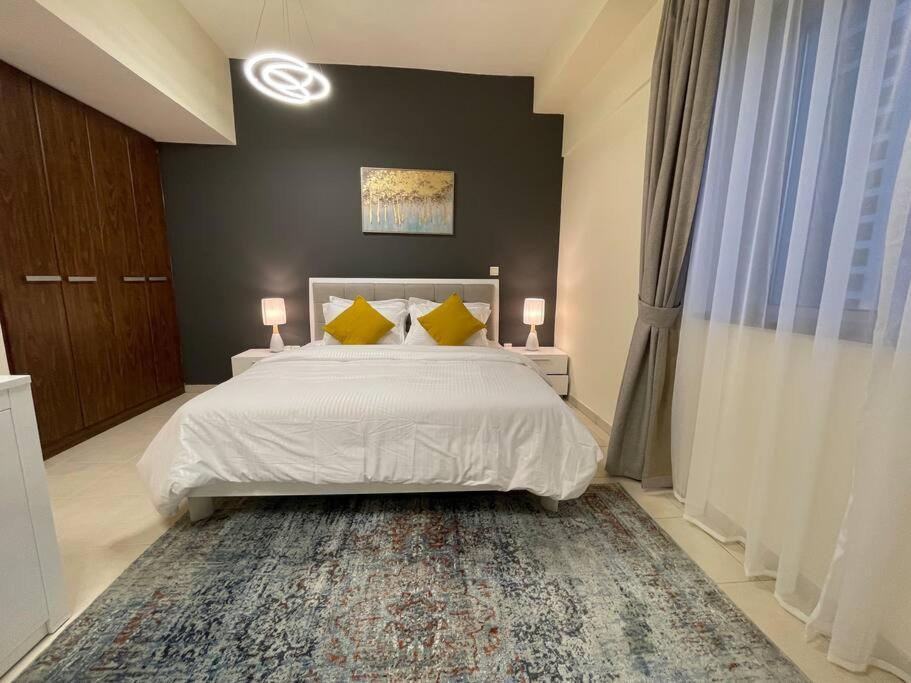 Apartment Cozy 3br With Maid's