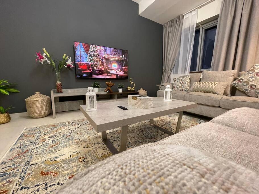 Cozy 3br With Maid's Apartment Dubai