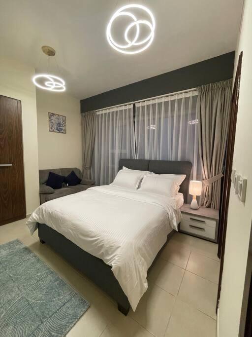 Apartment Cozy 3br With Maid's *