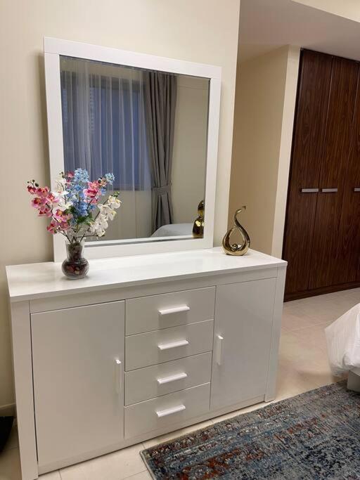 Apartment Cozy 3br With Maid's *