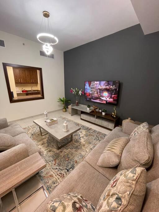 Cozy 3br With Maid's