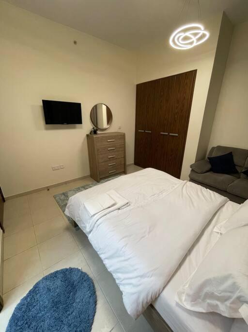 Cozy 3br With Maid's