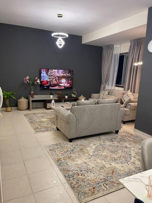 Cozy 3br With Maid's Apartment *