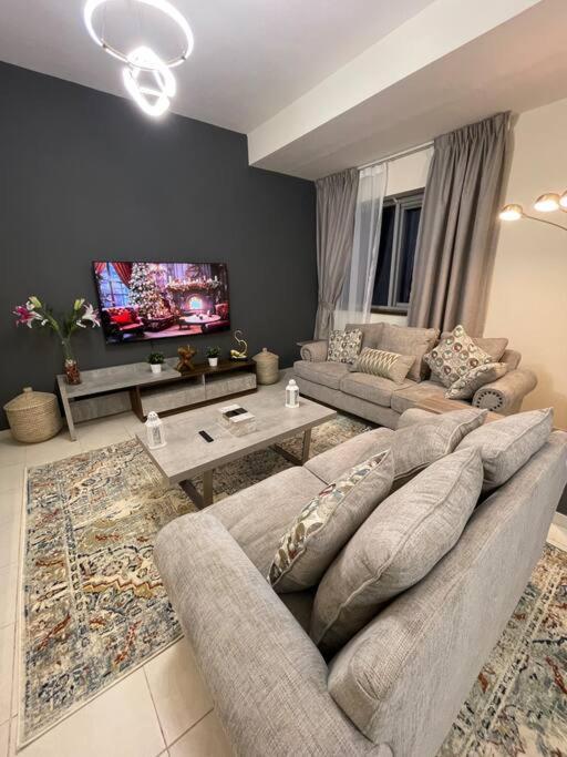 Cozy 3br With Maid's Apartment