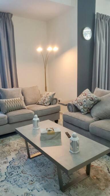 Cozy 3br With Maid's