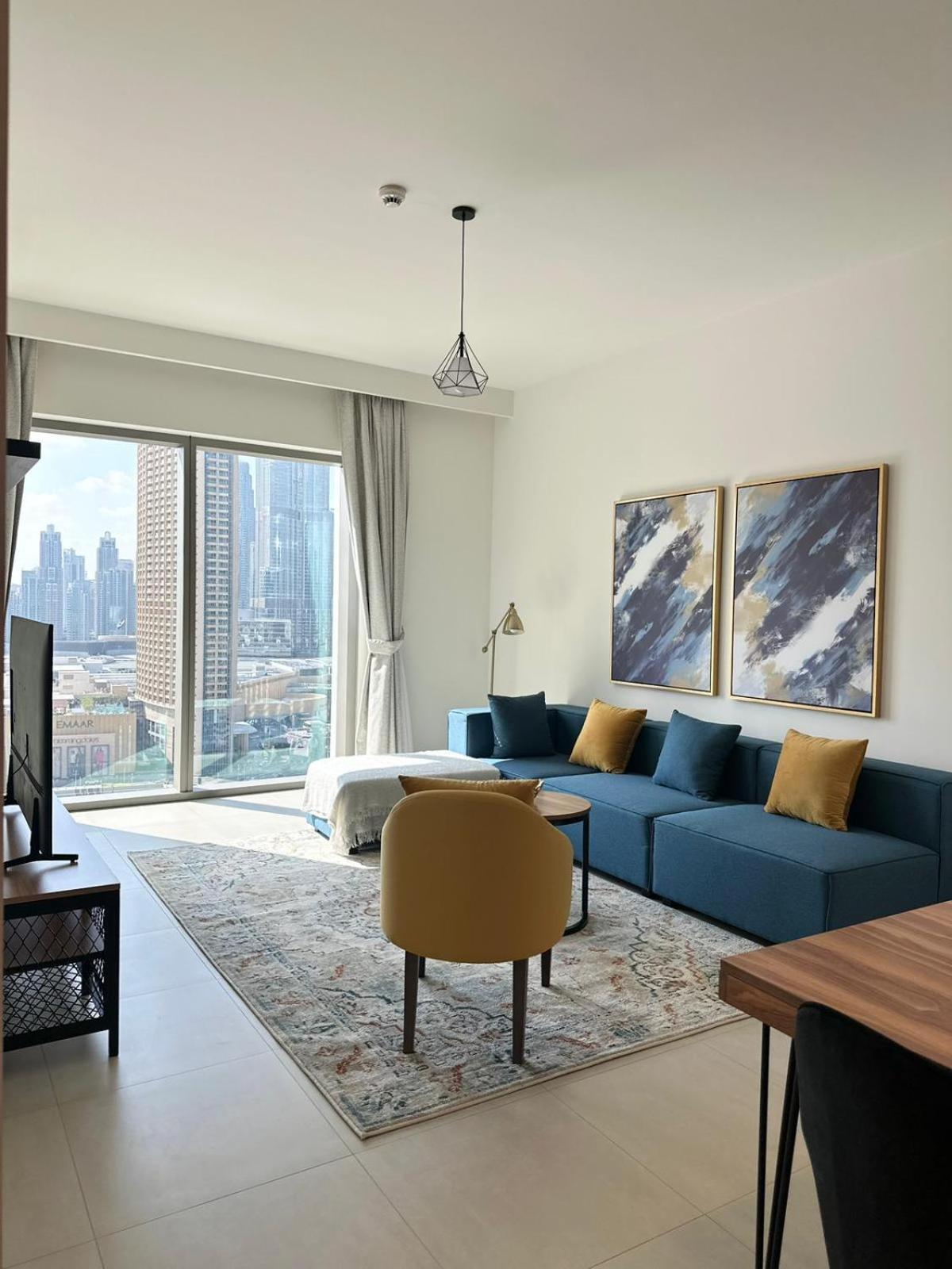 Luxury Downtown Mall Burj Khalifa View Free Netflix & Prime Video Apartment *