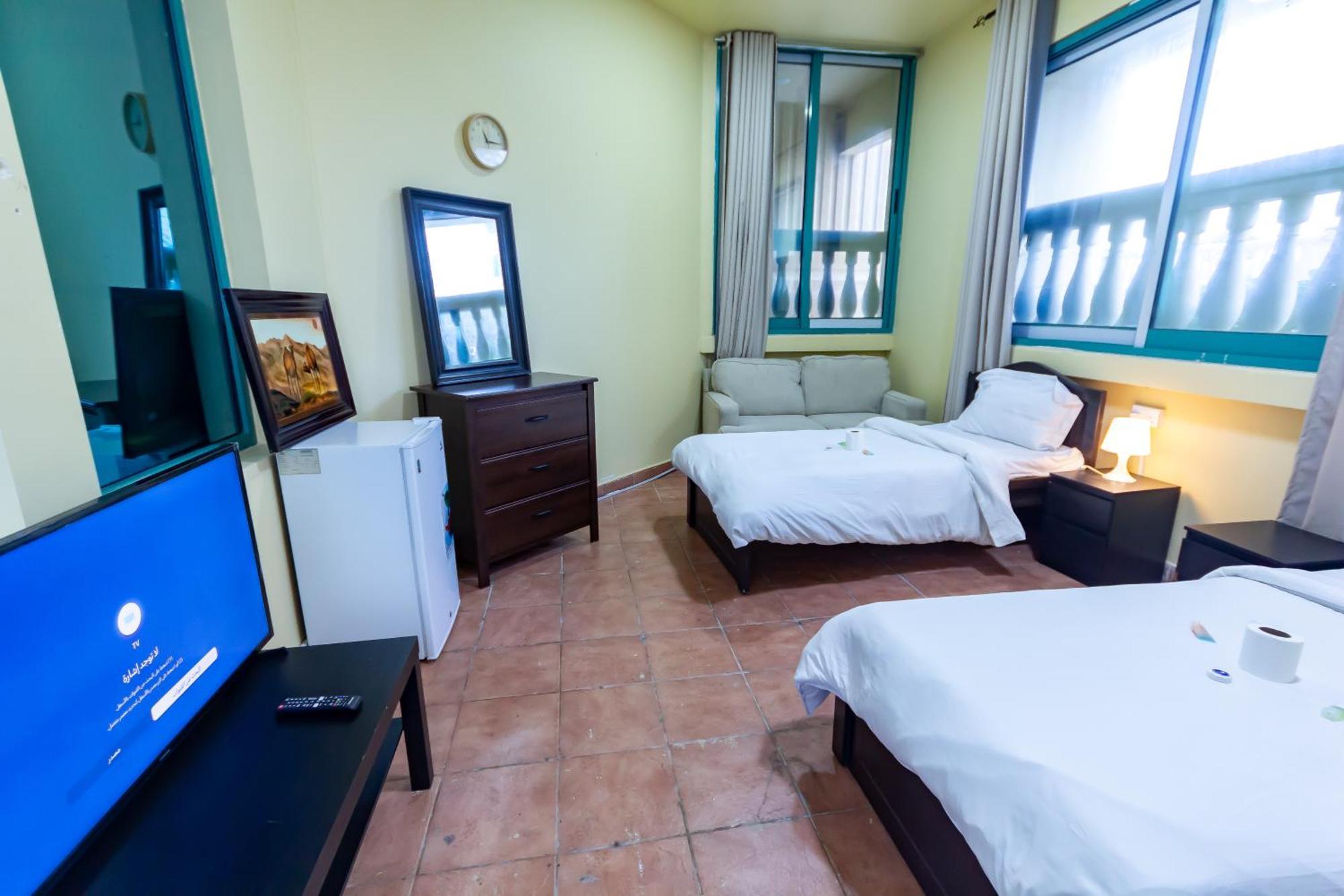 Homestay Big For ' Girls ' Only At Dubai, Marina *