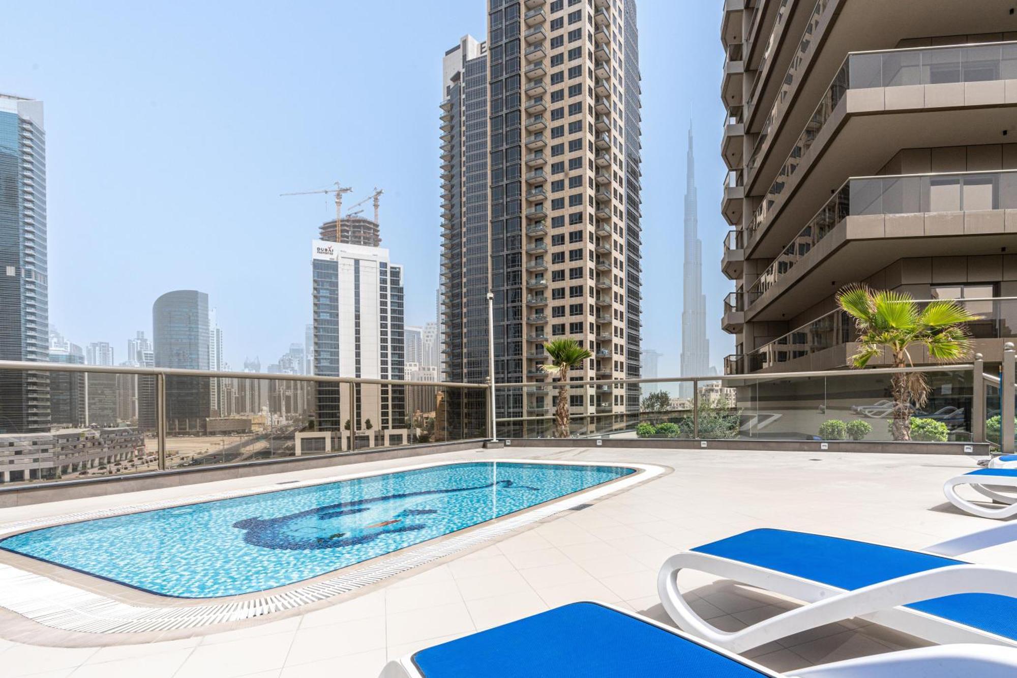 Modern Downtown Studio, Burj View From Pool * Dubai