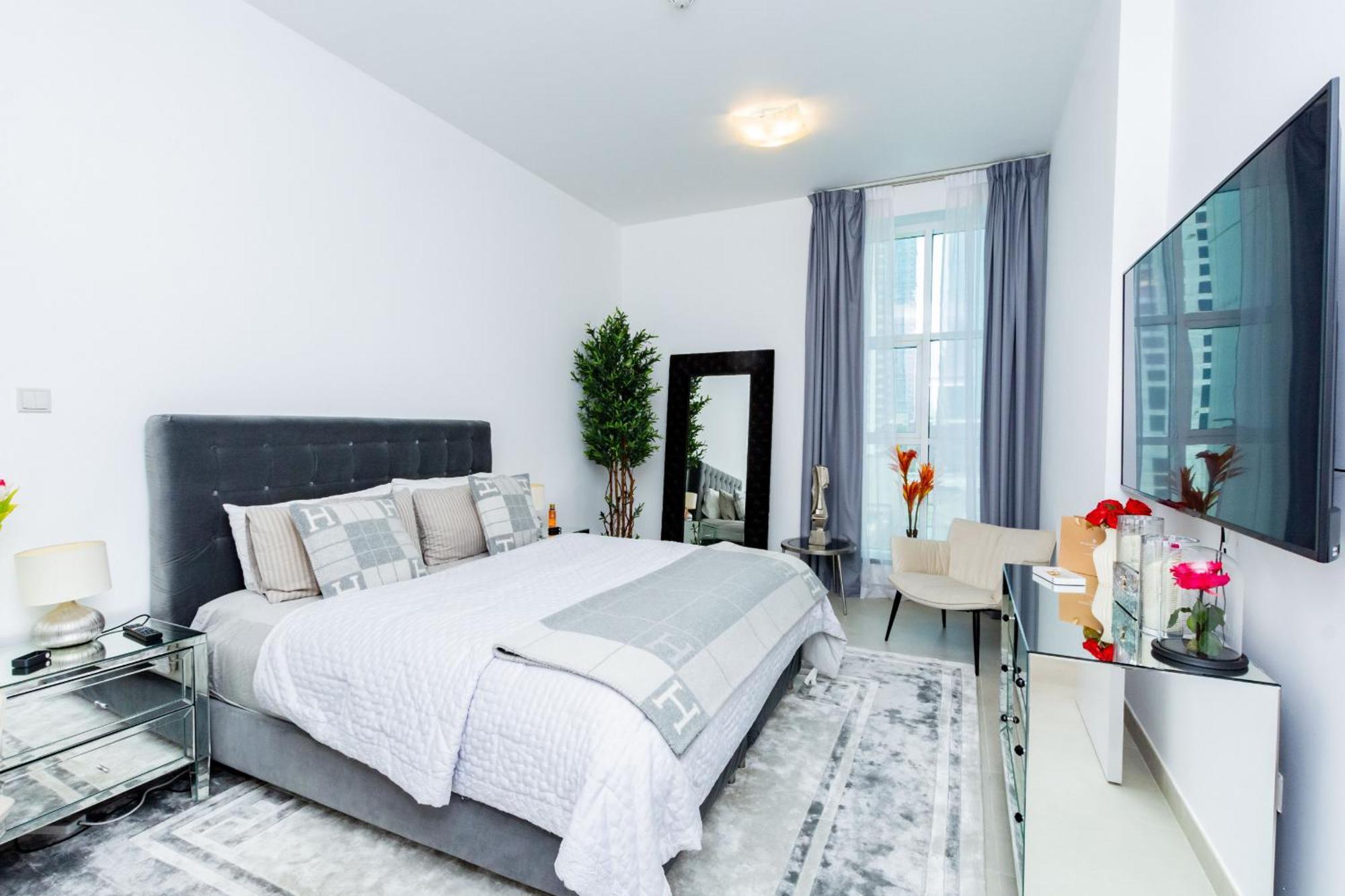 Vayk - Modern 2bd In The Marina Near Dubai