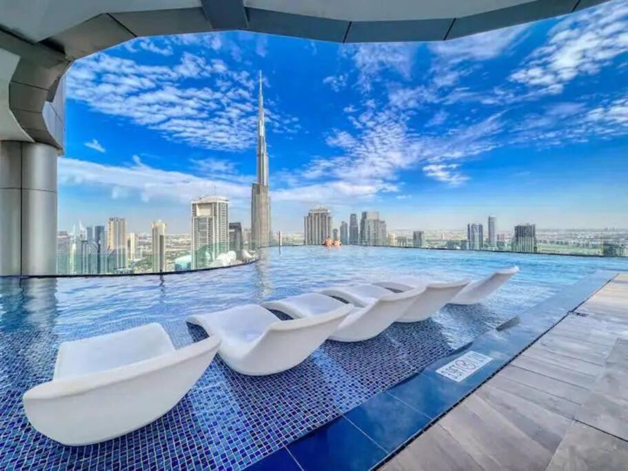 Luxurious One Bedroom Apartamento