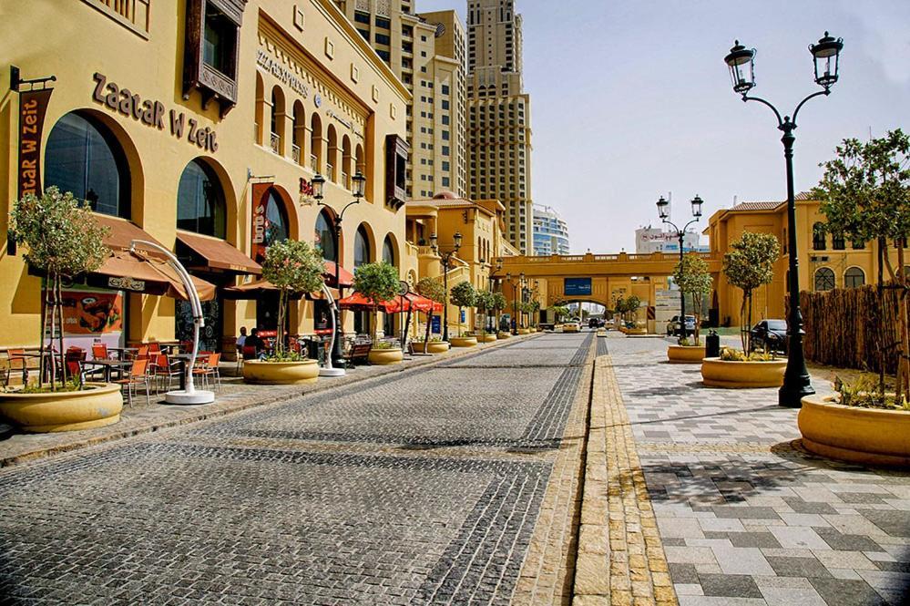 Apartment Shams Front Jbr By Happy Season *