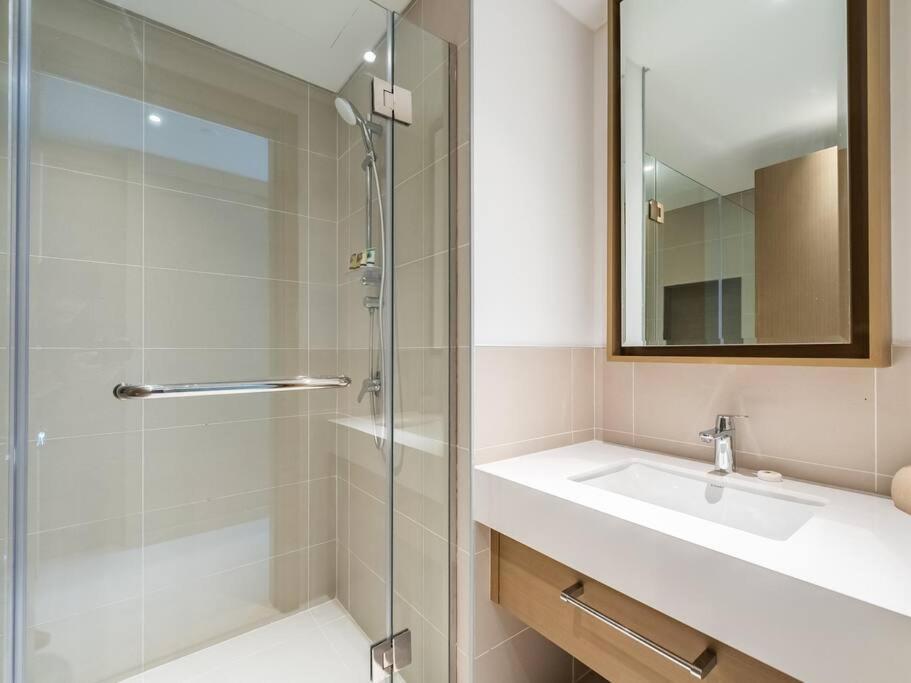 Spacious With Spectacular Burj Khalifa Views * Dubai