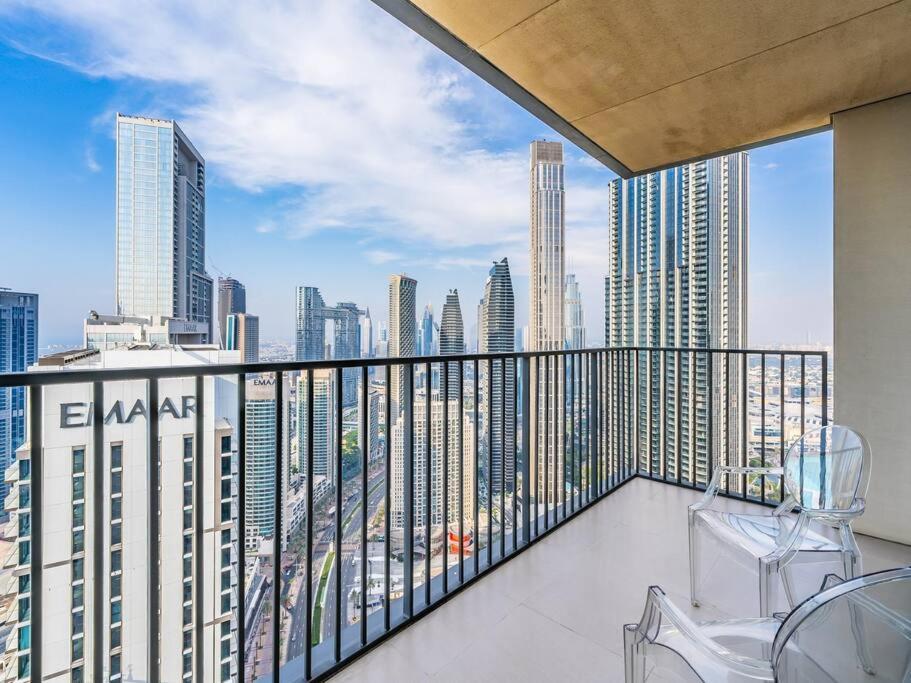 Spacious With Spectacular Burj Khalifa Views Dubai