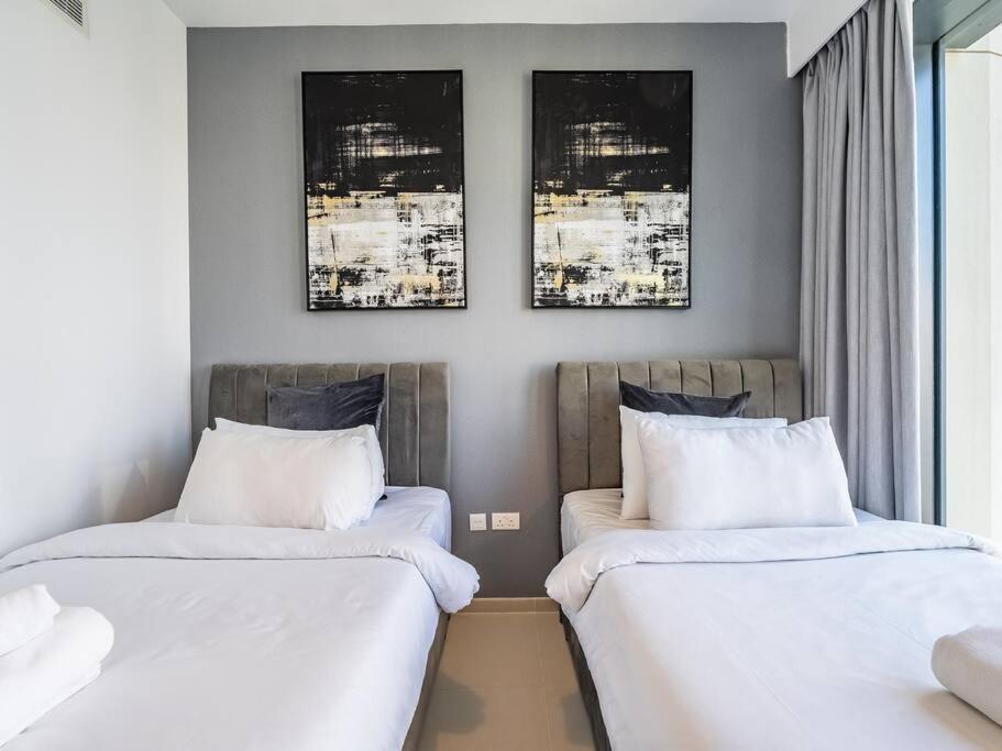 Spacious With Spectacular Burj Khalifa Views Apartment Dubai