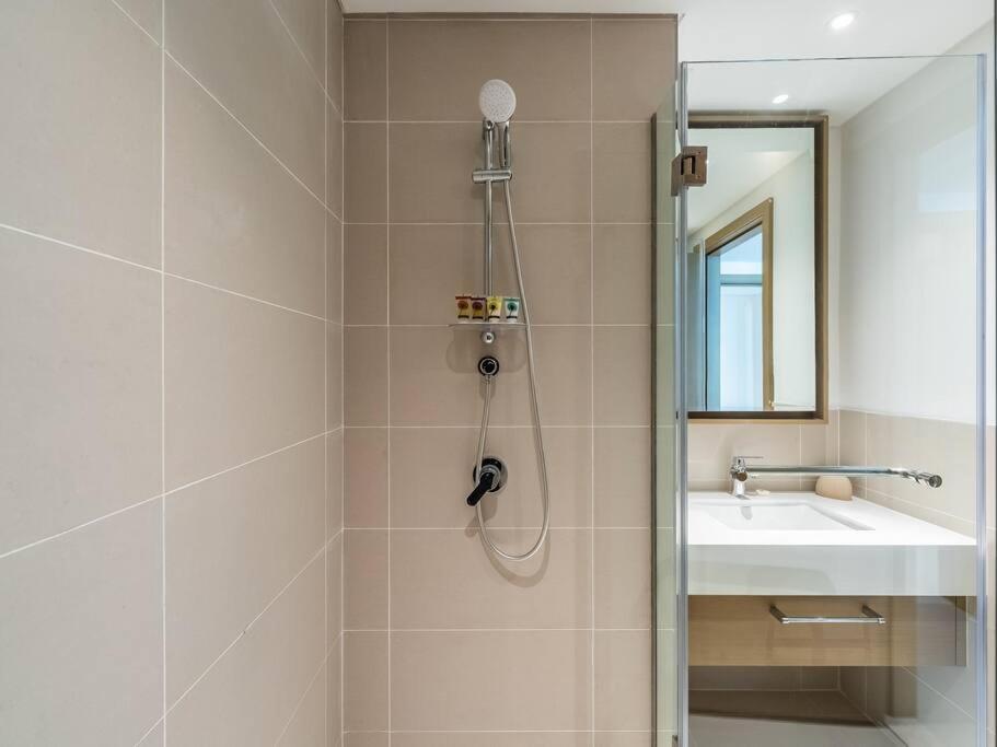 Spacious With Spectacular Burj Khalifa Views