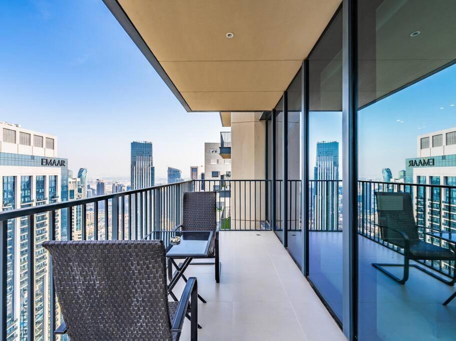 Spacious With Spectacular Burj Khalifa Views Dubai