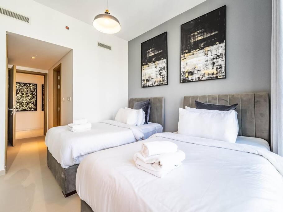Spacious With Spectacular Burj Khalifa Views