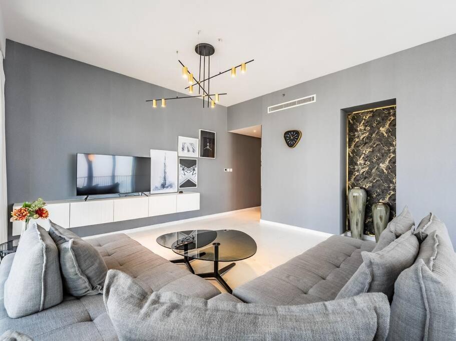 Spacious With Spectacular Burj Khalifa Views *