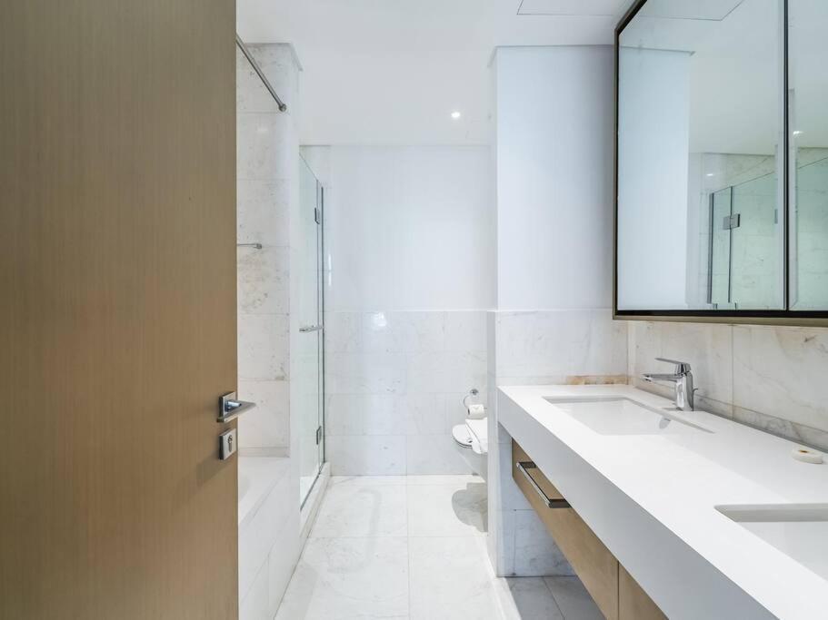 Spacious With Spectacular Burj Khalifa Views *