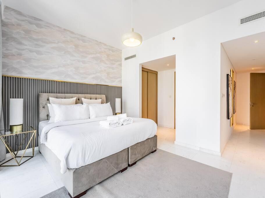 Spacious With Spectacular Burj Khalifa Views Apartment *