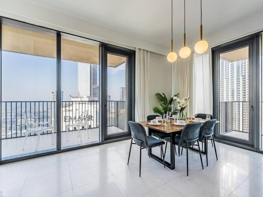 Spacious With Spectacular Burj Khalifa Views Dubai