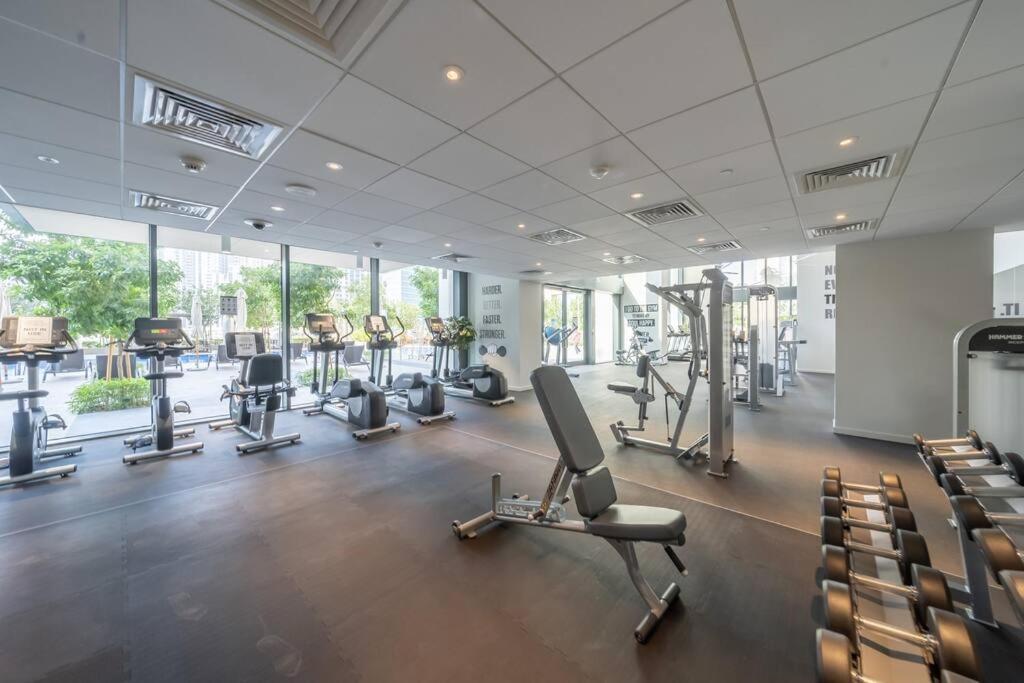 Spacious With Spectacular Burj Khalifa Views Apartment *