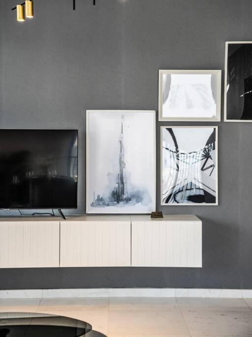 Spacious With Spectacular Burj Khalifa Views Apartment