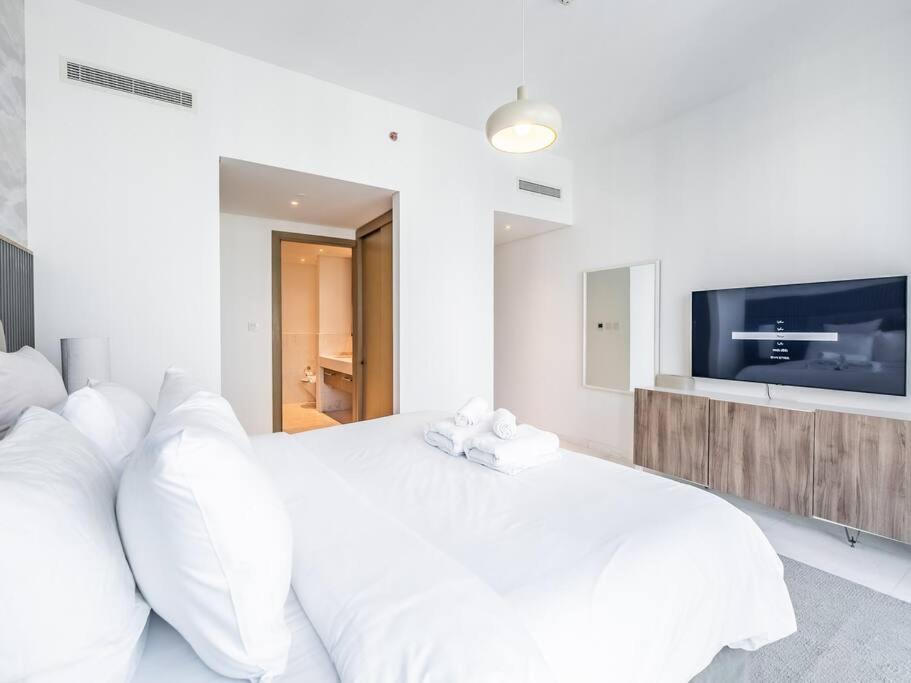 Spacious With Spectacular Burj Khalifa Views *