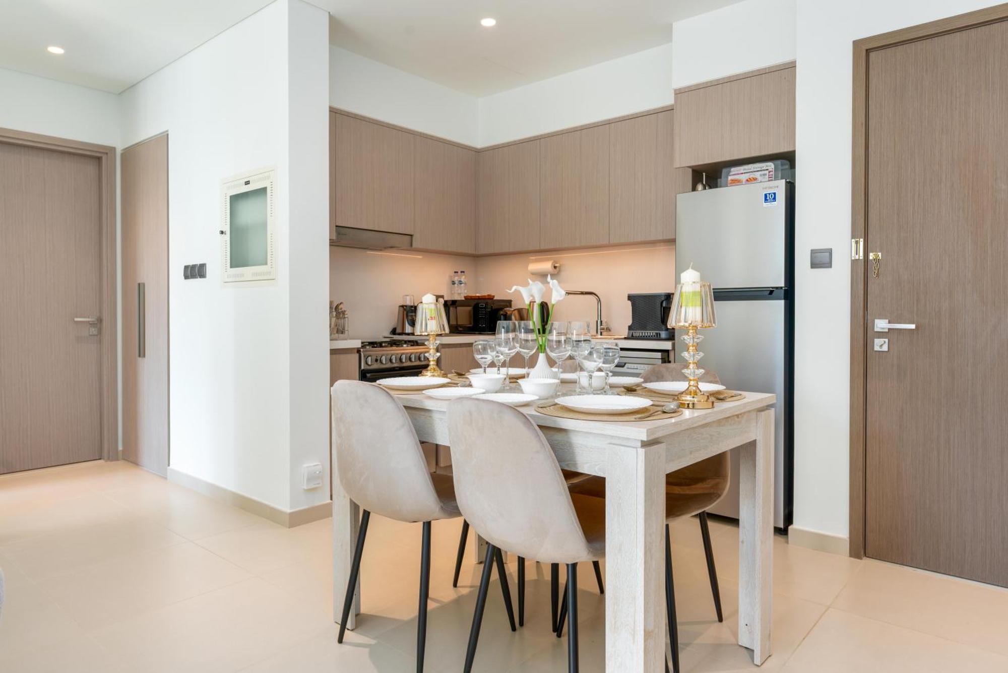 Downtown 1br In Act Towers Near Burj Khalifa Dubai