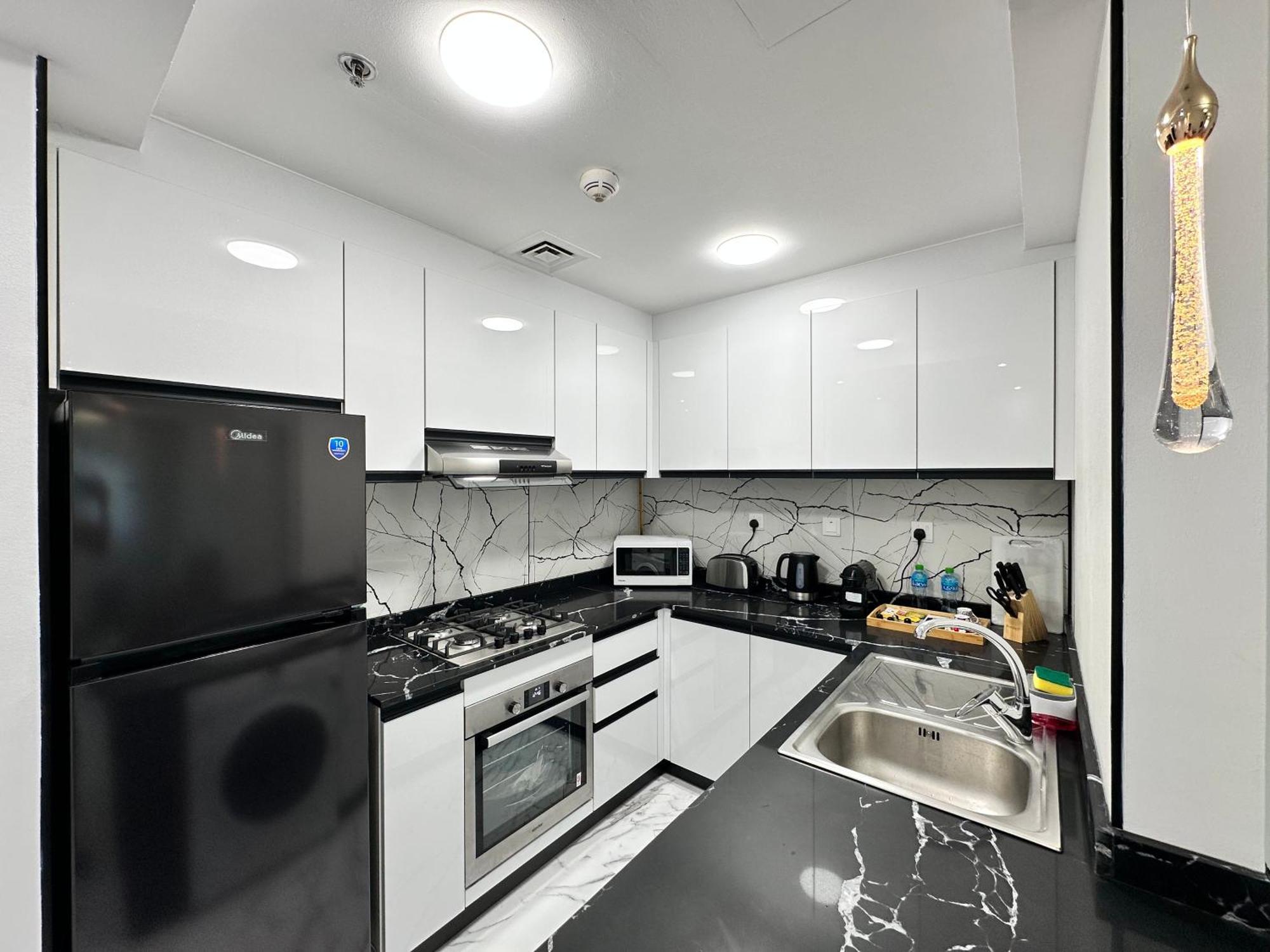 In Heart Of Marina Walk To Jbr 8 Apartment Dubai
