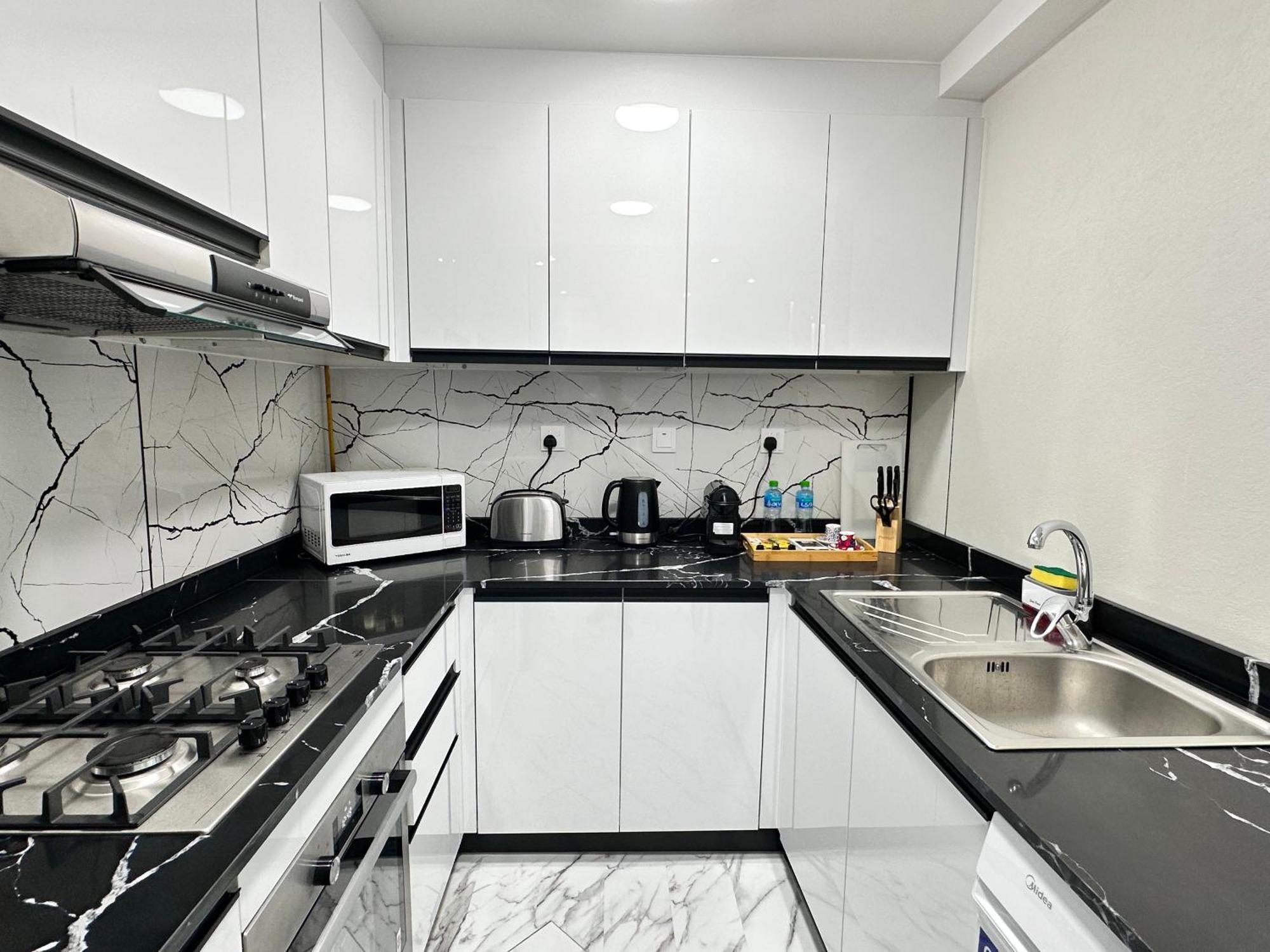 In Heart Of Marina Walk To Jbr 8 Apartment Dubai