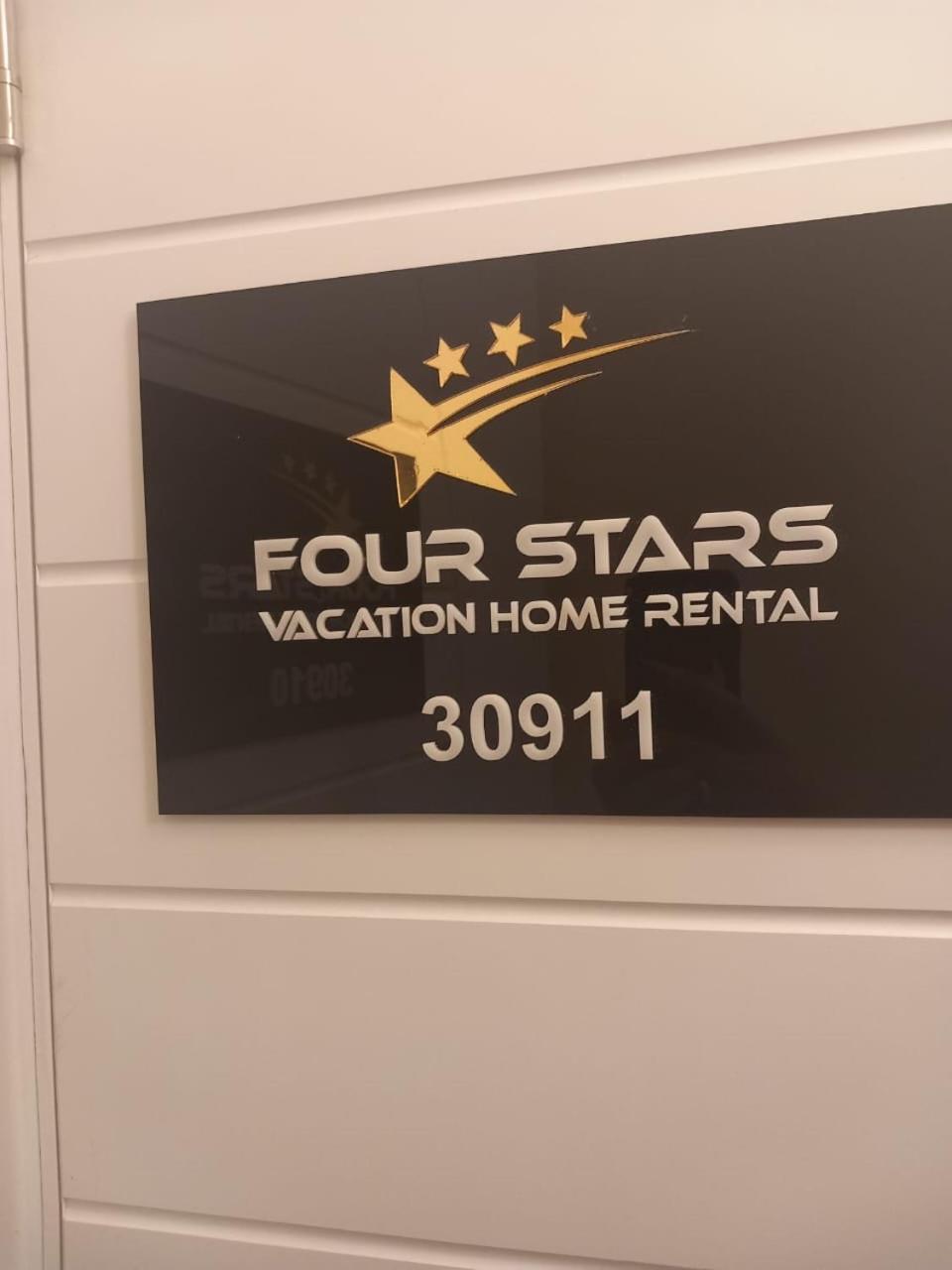 Four Stars Hostel *