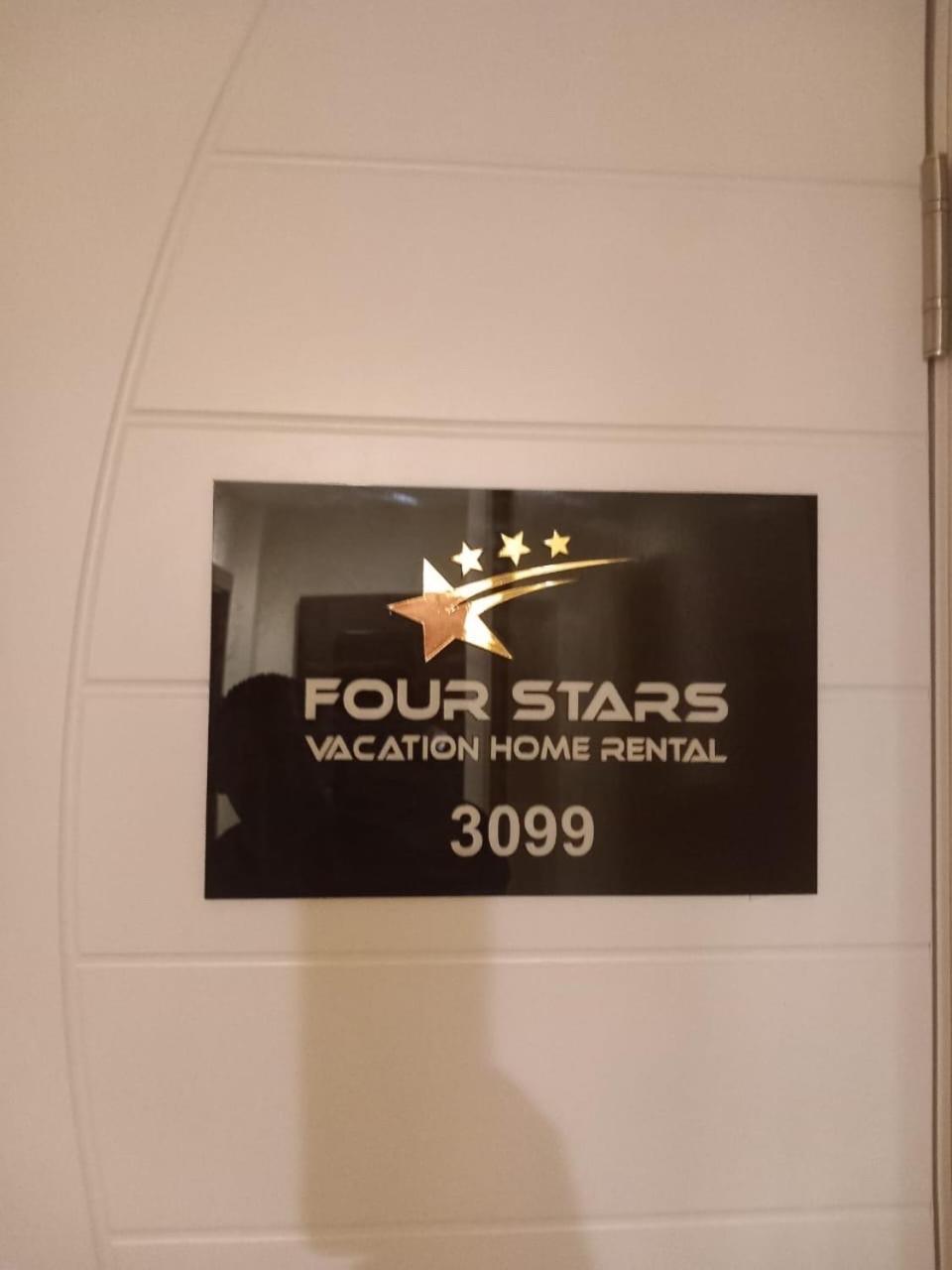 Four Stars * Dubai