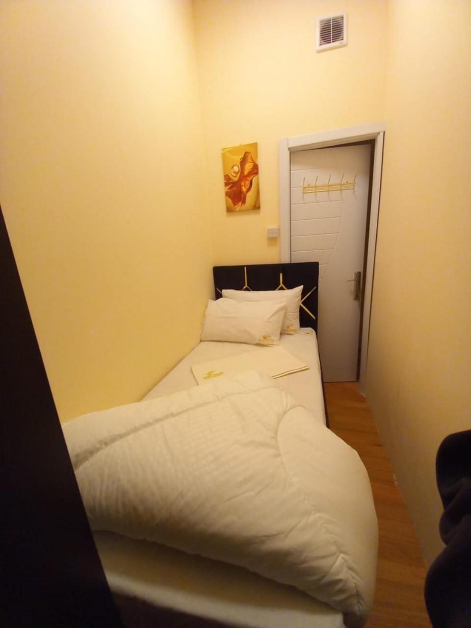 Four Stars Hostel Dubai