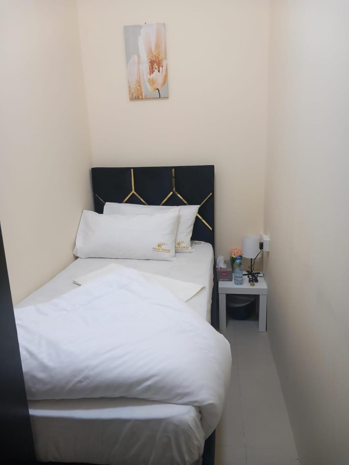 Hostel Four Stars *