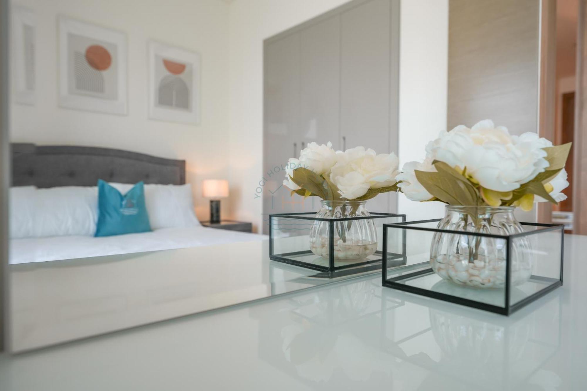 Bright With Panoramic Cityscape Views Dubai