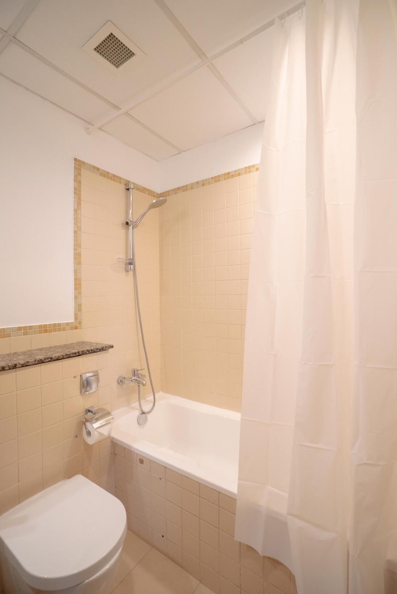 Gma Amwaj 2br Sea View High Floor *