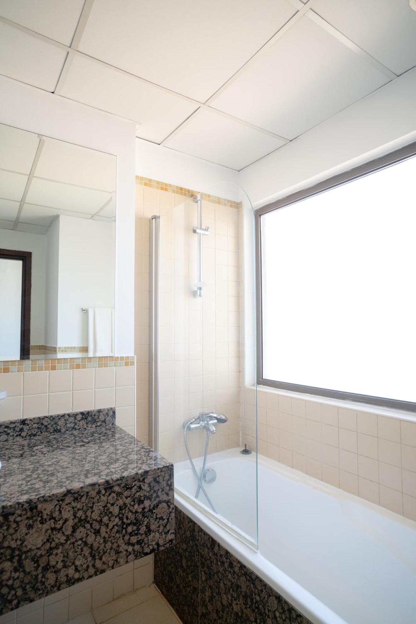 Apartment Gma Amwaj 2br Sea View High Floor