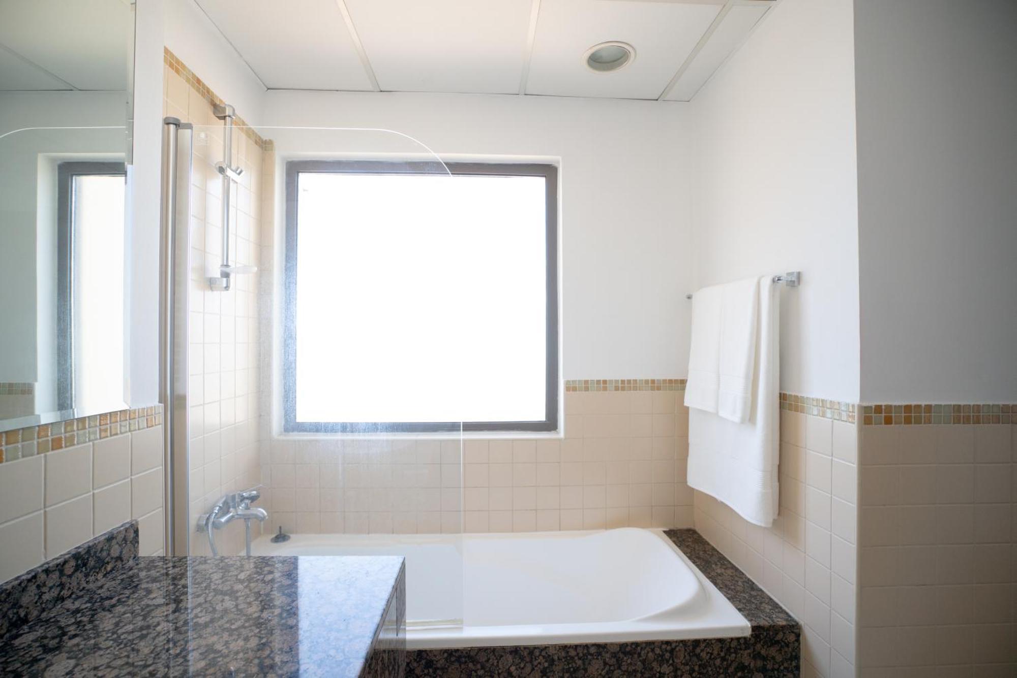 Gma Amwaj 2br Sea View High Floor Apartment