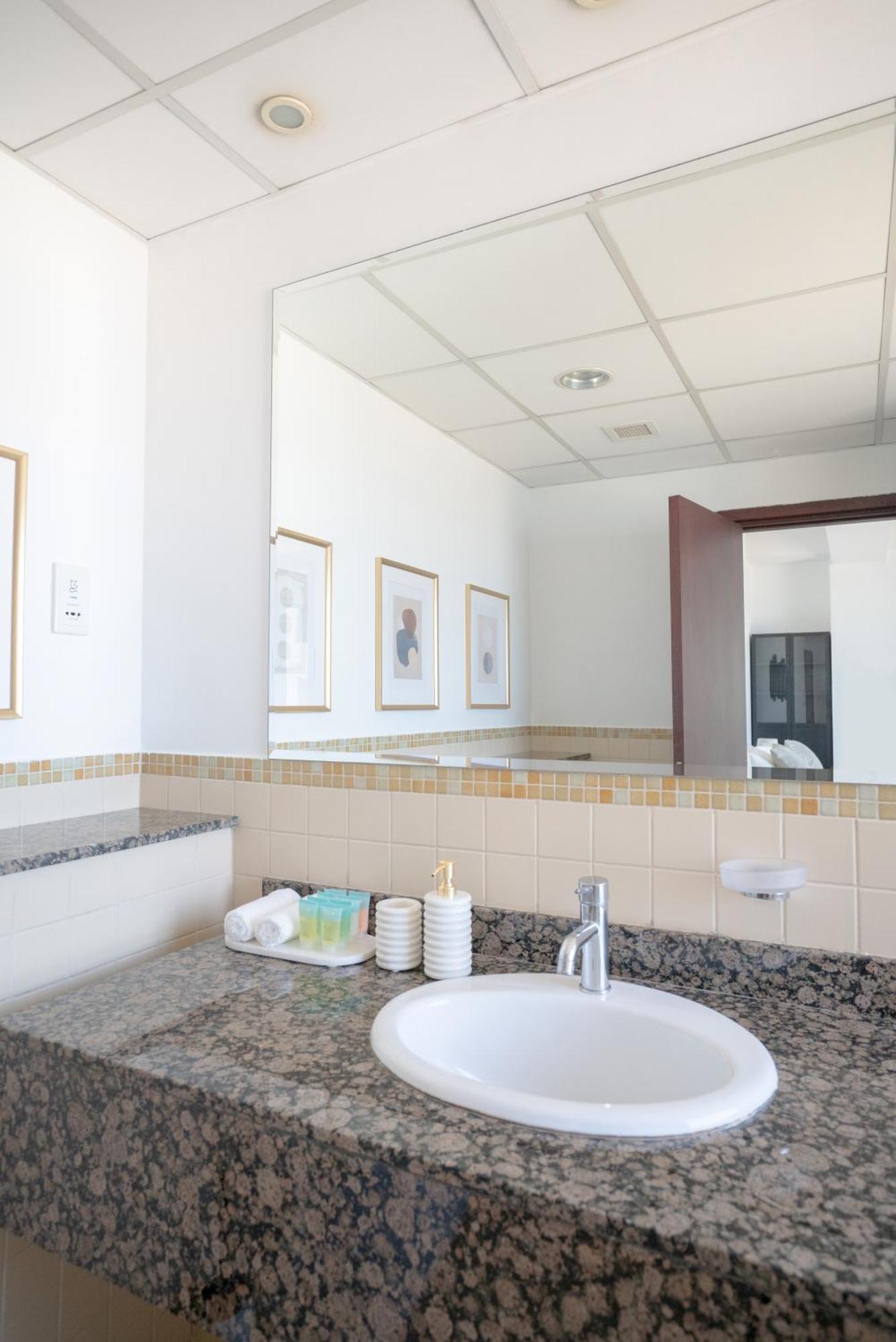 Gma Amwaj 2br Sea View High Floor * Dubai