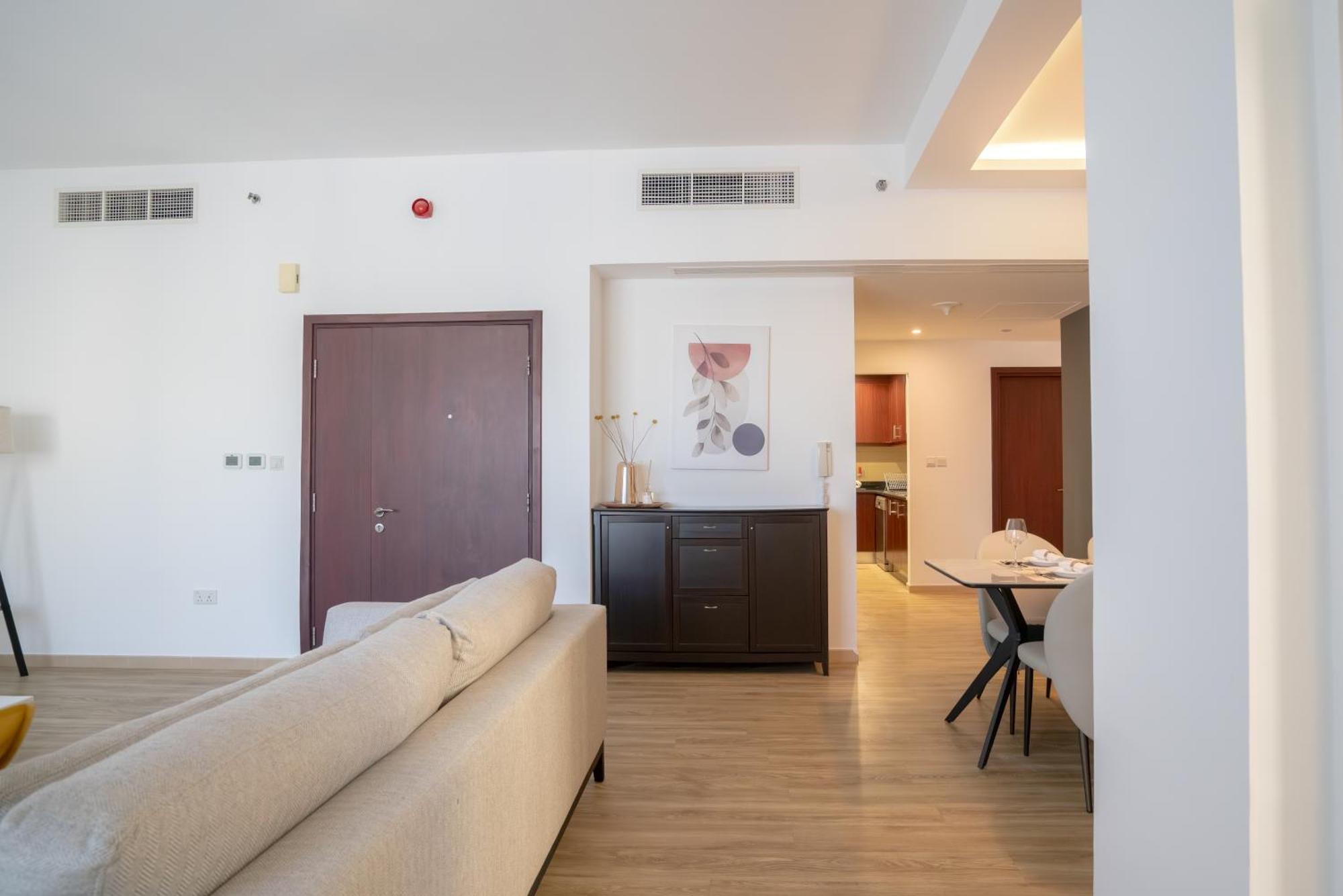 Apartment Gma Amwaj 2br Sea View High Floor