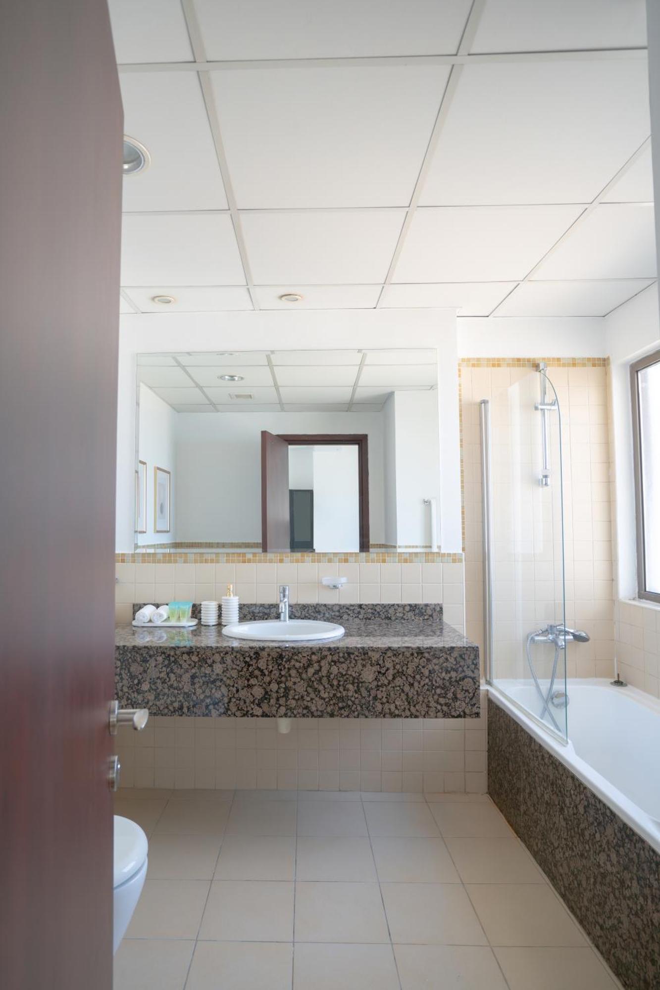 Gma Amwaj 2br Sea View High Floor Apartment