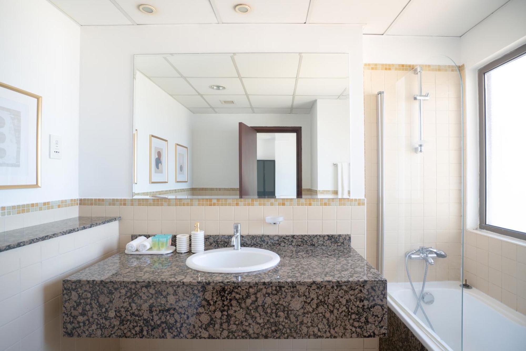 Gma Amwaj 2br Sea View High Floor Apartment *