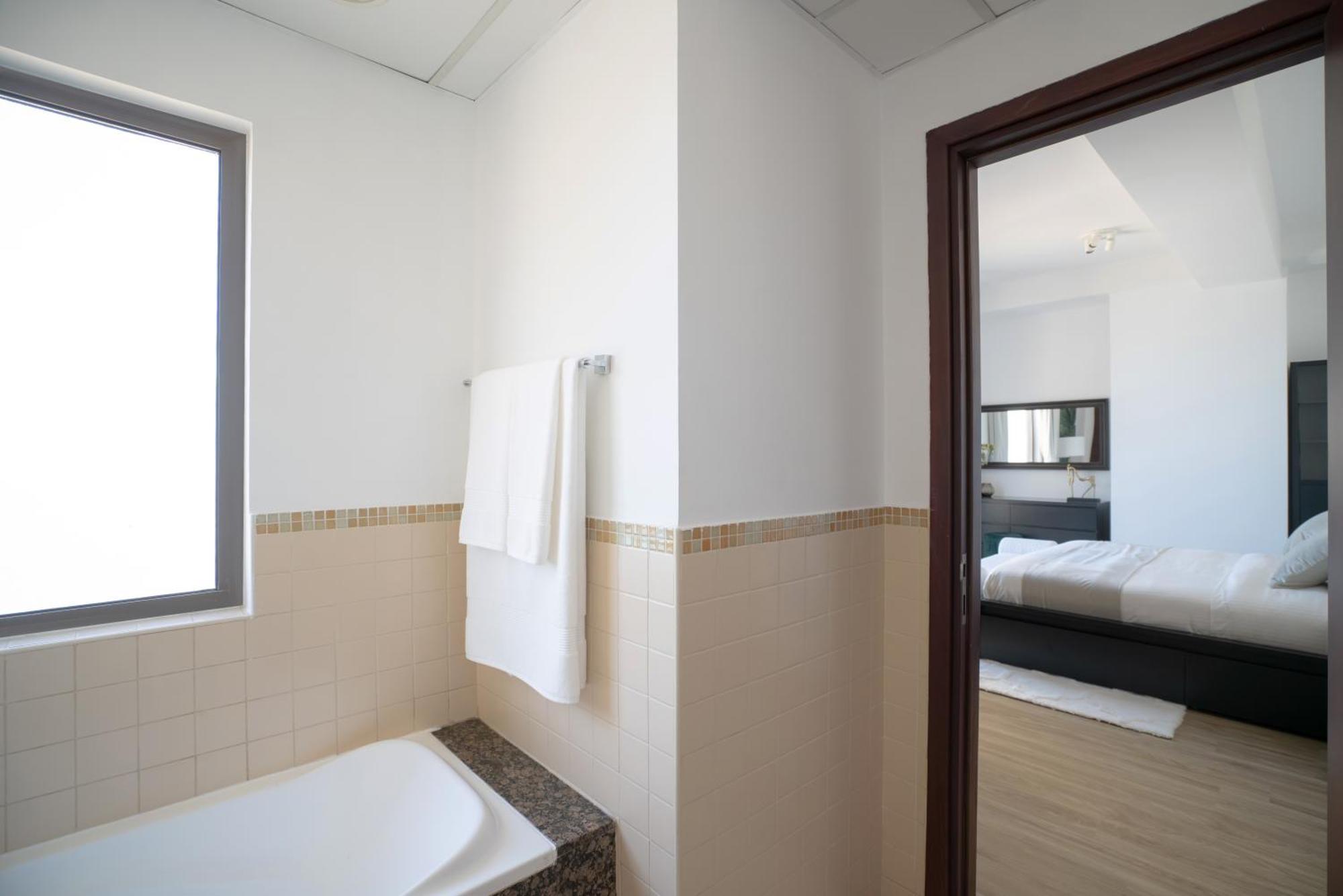 Gma Amwaj 2br Sea View High Floor Apartment Dubai