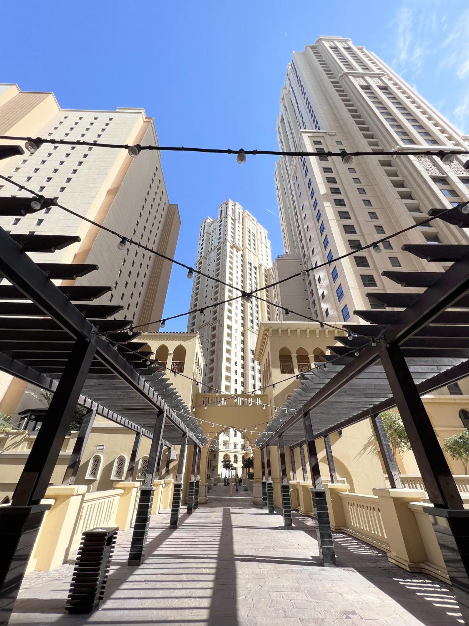 Apartment Gma Amwaj 2br Sea View High Floor