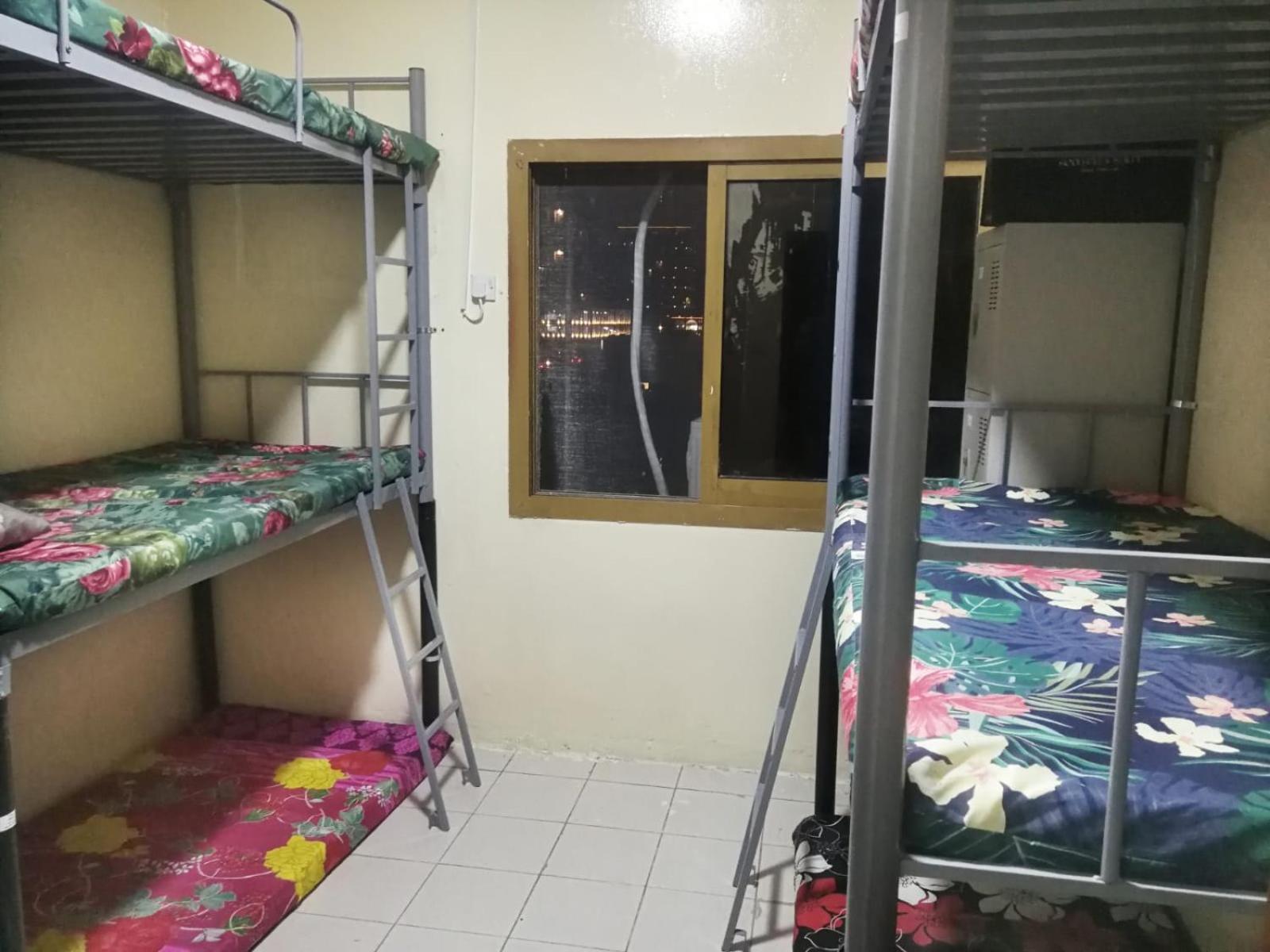 Uae Albergue *