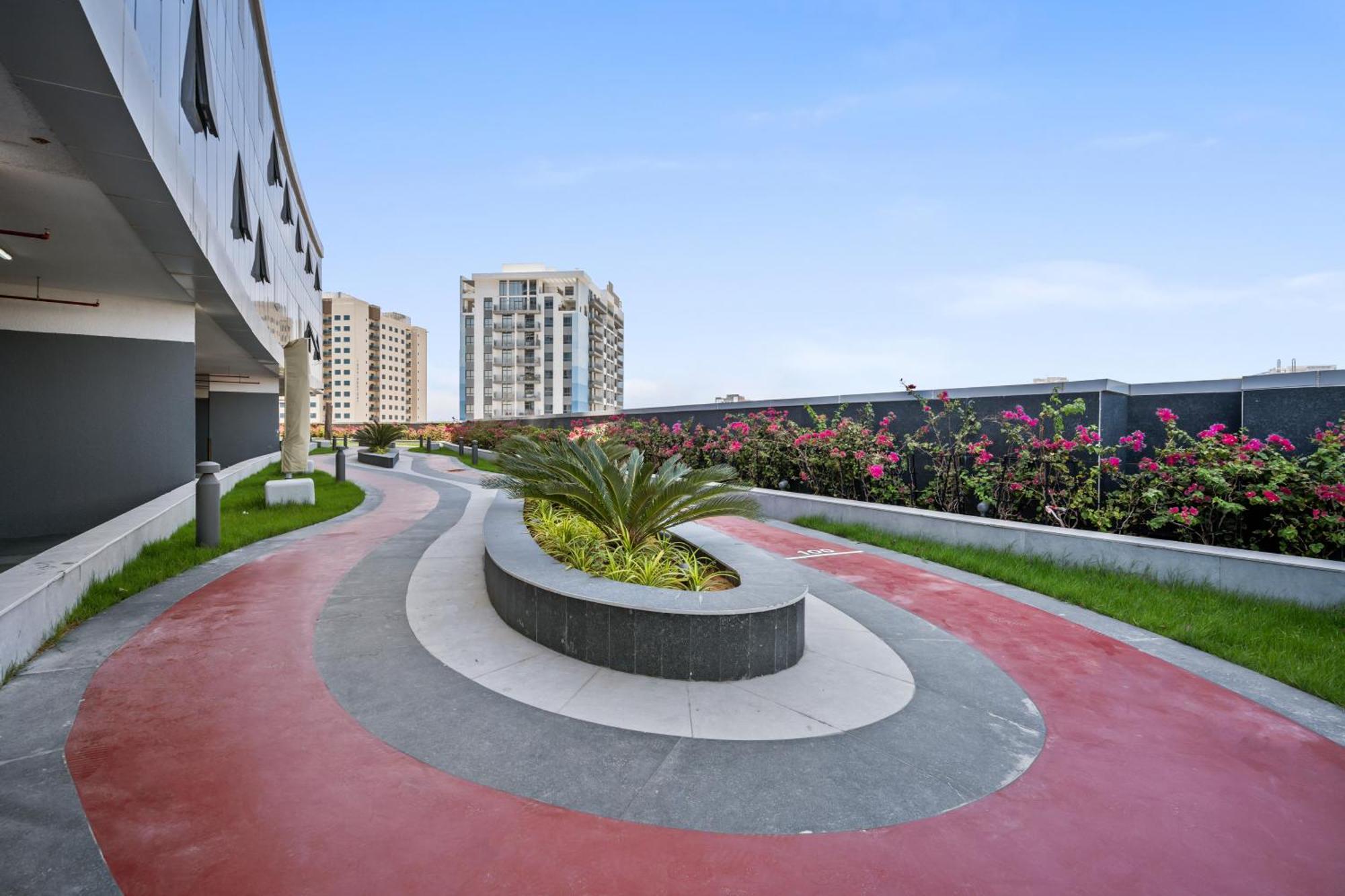 Apartment In Dubailand - Bright And Airy *