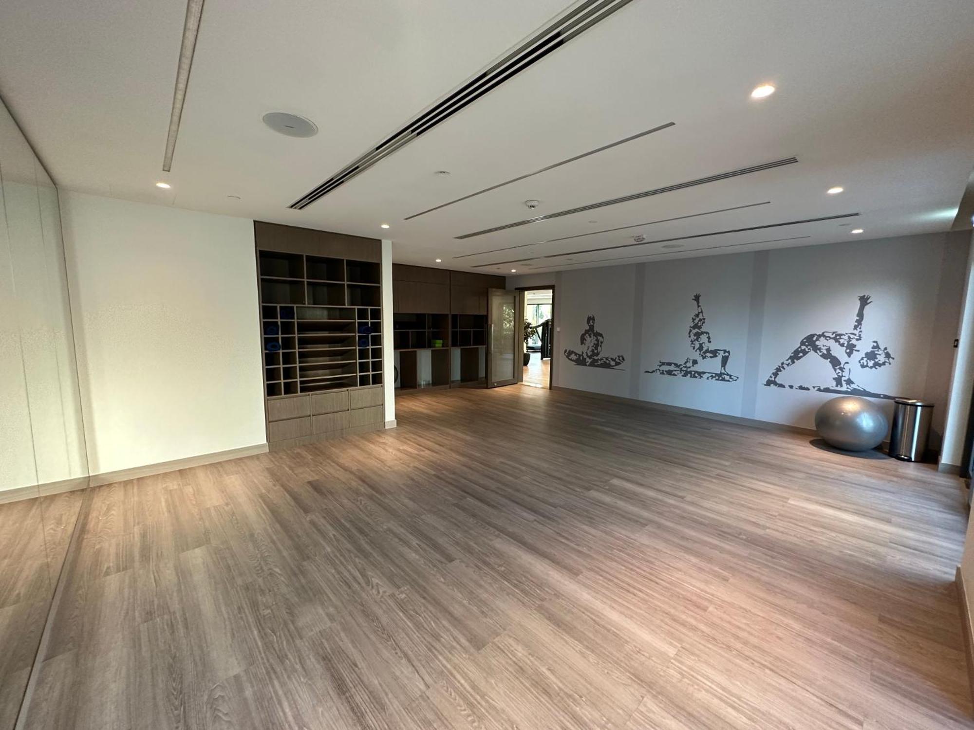 Apartment Full Burj Khalifa Views / 5 Min Walk From Mall / Designer Choice / 6 People / New Building *