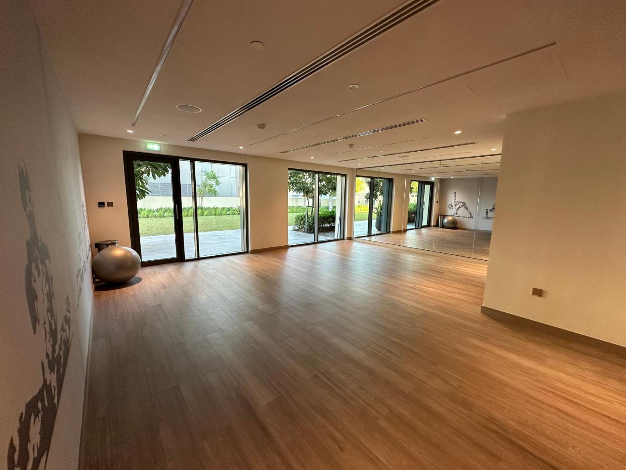 Full Burj Khalifa Views / 5 Min Walk From Mall / Designer Choice / 6 People / New Building *